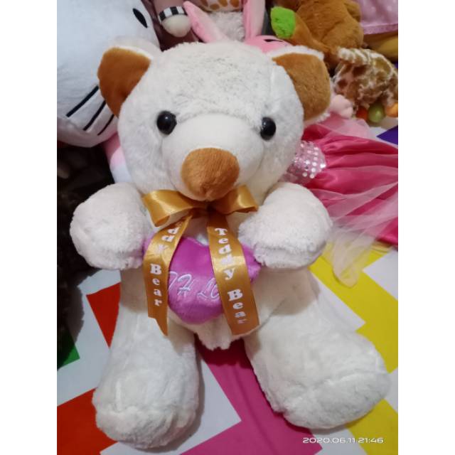 

Boneka Bear Love ungu pita tulis