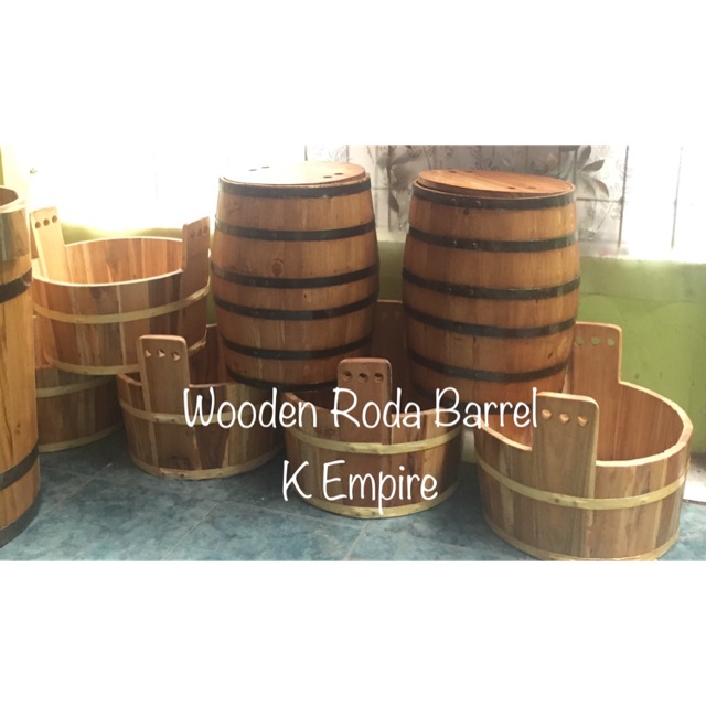 Barrel ukuran sedang / gentong kayu