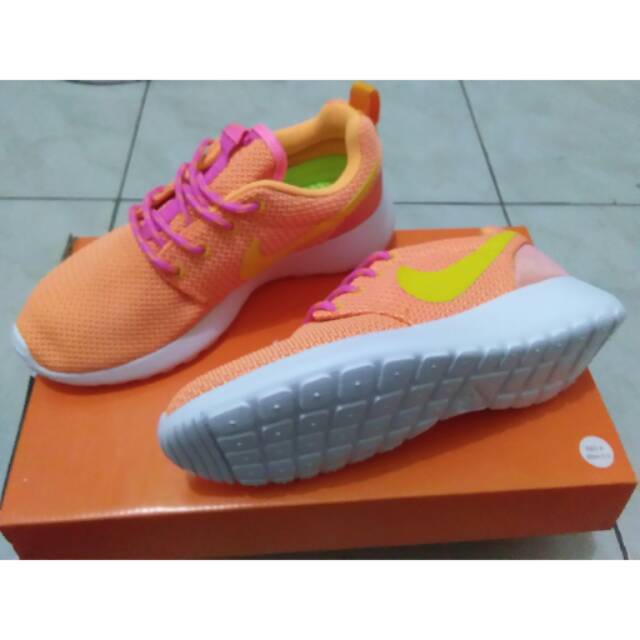 ladies orange nike trainers
