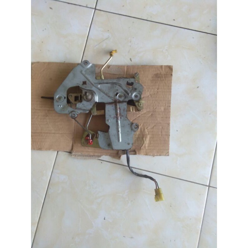 Doorlock pintu tengah tanpa motor