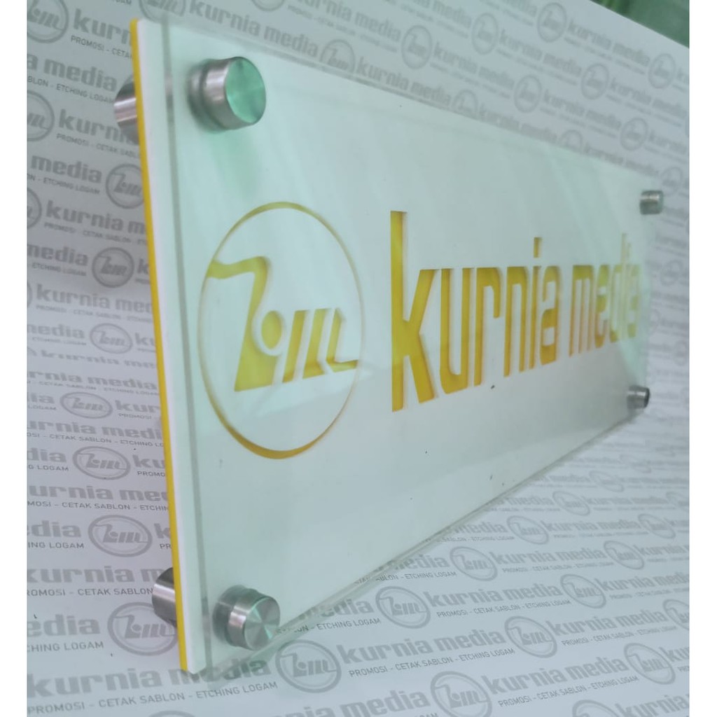 

Papan Akrilik Cutting Laser