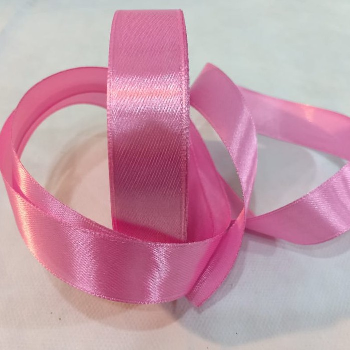 

Pita satin pink muda 1 inch / 2.54 cm Per roll