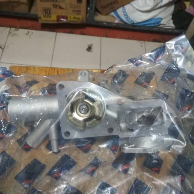 Waterpump water pump Peugeot 505 GR