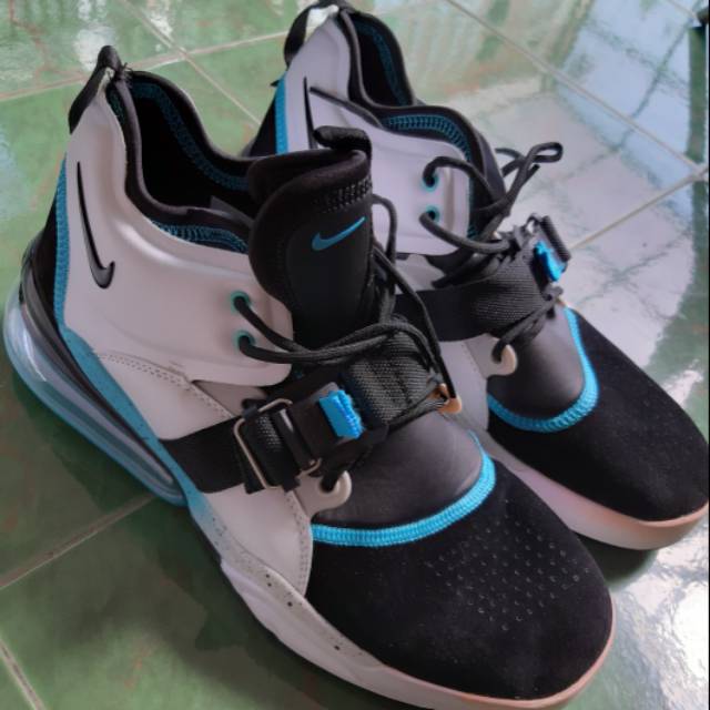 NIKE AIR FORCE 270