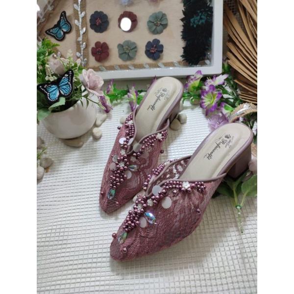 sepatu Ruby Mauve tinggi 5cm tahu bisa request wrna tinggi motif brukat tile sesuai stok yah ka sebelum membeli baca dahulu utk request warna bisa motif sesuai stok ya