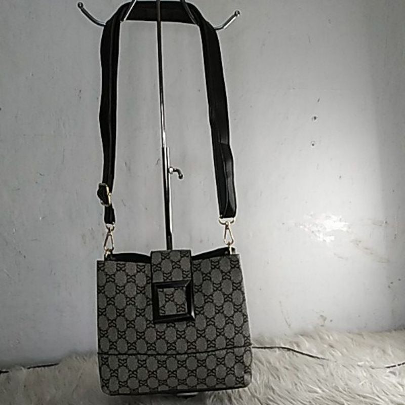 Tas wanita / Shoulderbag & Slingbag / Prelove / second brand "Ssamzie" Market made in Korea