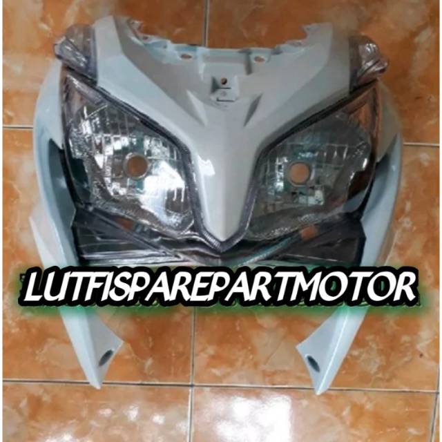 Dasi tameng depan vario125 lama plus reflektor lampu depan dan sen