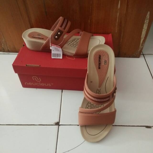 Sandal neucleus jenifer 03