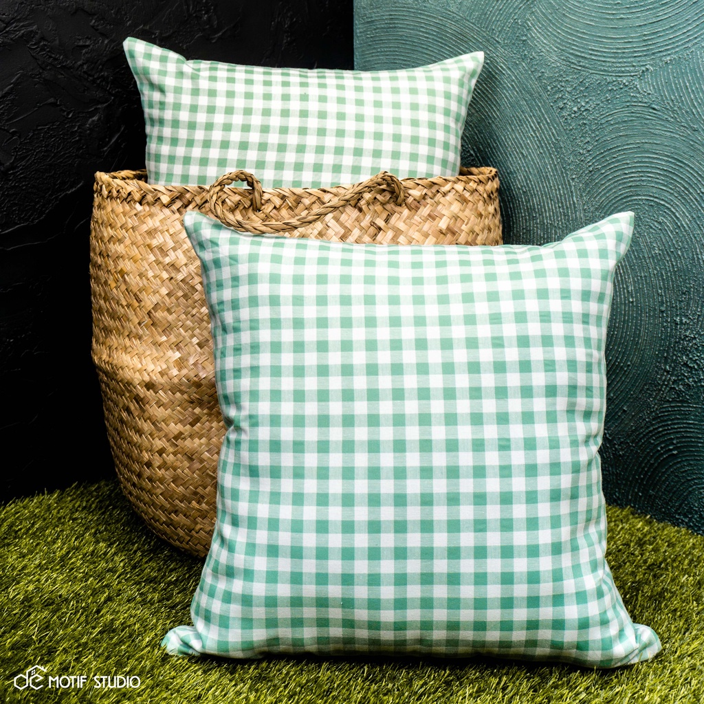 SARUNG BANTAL SOFA KURSI TAMU MOTIF KOTAK KOTAK HIJAU TOSCA GREEN WHITE PUTIH KATUN LOKAL 45x45 45 x