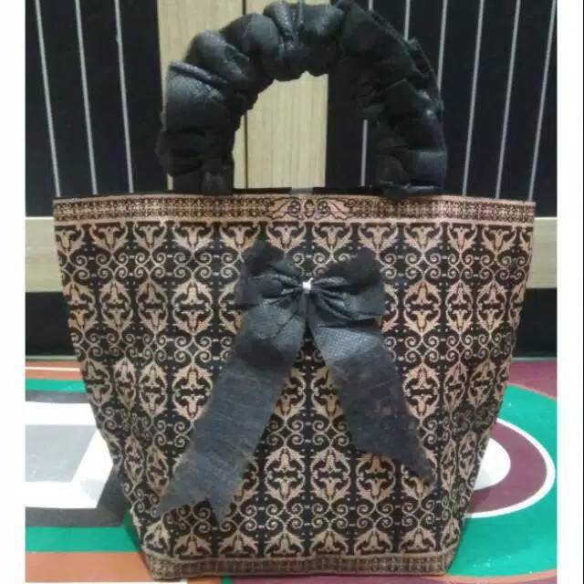 

Tas hajatan R5 mewah untuk dos kue