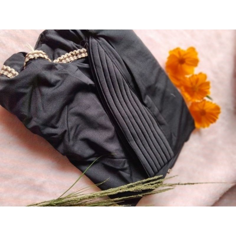 Hijab Instan Muna Bergo-Hitam