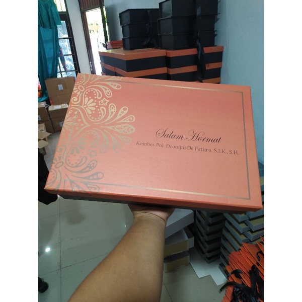 

BOX HAMPER PREMIUM 30X20X10 TUTUP BUKA