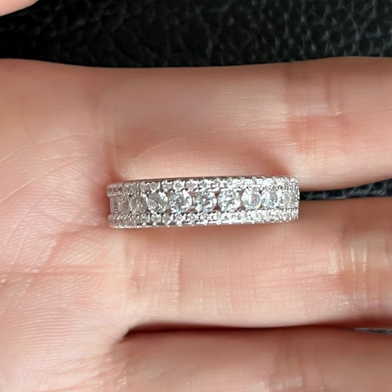 Cincin Wanita Hias Cubic Zirconia Gaya Simple / Klasik / Mewah Untuk Pertunangan / Pernikahan