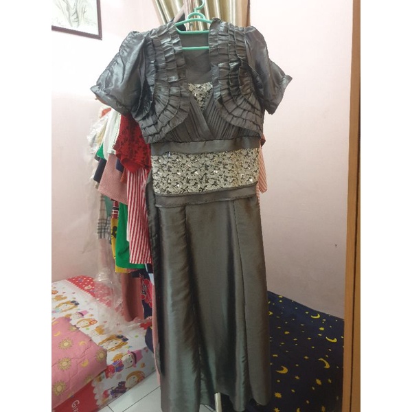 Preloved Dress Pesta Silver Tua