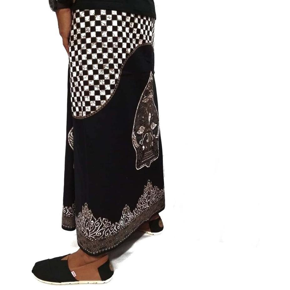 [KODE 8WTF8] Sarung Batik Halus Motif Wayang Gunungan - Warna Hitam Putih - Sarung Gus Azmi