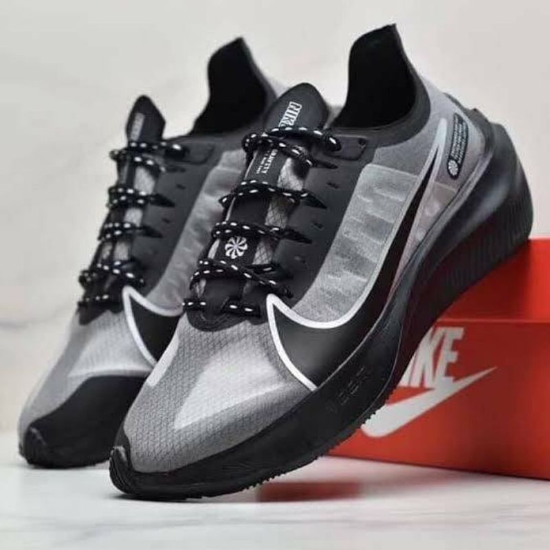 nike zoom gravity triple black