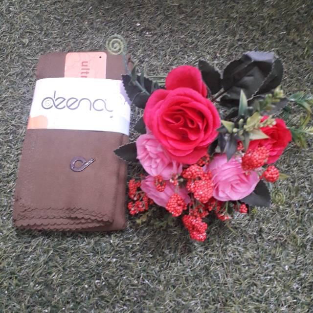 Hijab Polos Segi Empat Voal Ultra Fine Deenay Sahara Olive