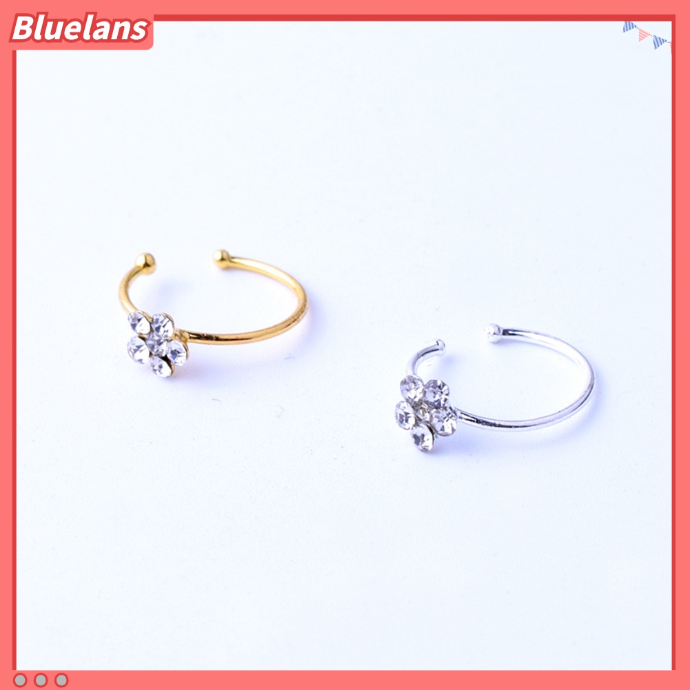 1pc Cincin Stud Tindik Hidung Desain Plum Blossom Aksen Berlian Imitasi Untuk Wanita