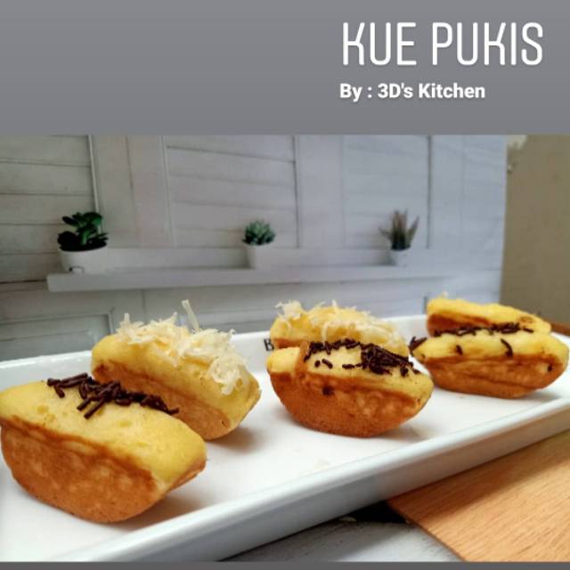 

Kue pukis, cemilan tradisional,dibuat dari bahan berkualitas, rasa manisnya pas dan gak bikin eneq.