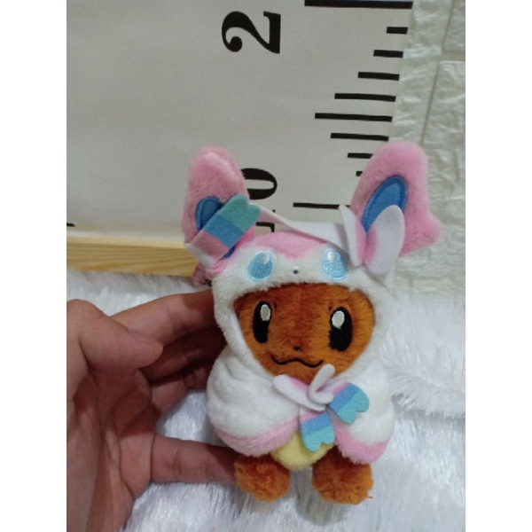 boneka pokemon eevee poncho silveon keychain