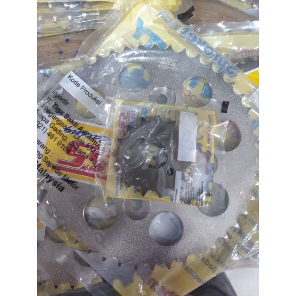 gear set sss motor GSX 150 R & GSX 150S.gear depan gear belakang & rantai sss motor gsx 150 ukuran 1