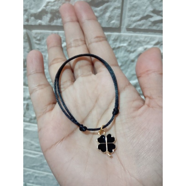 gelang charm leaf tali satin 1mm