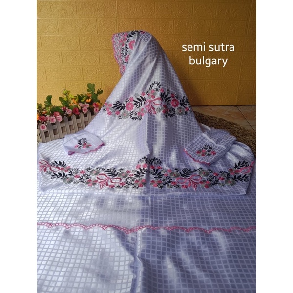(best seller) mukena Dewasa Bordir kudusan bahan semi sutra bulgary, motif bordir bunga pitaloka. Wa