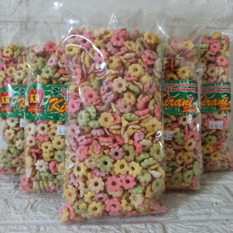 

Piscoklegit_ Snack Kembang Sakura Ribut Warna Warni Super Renyah