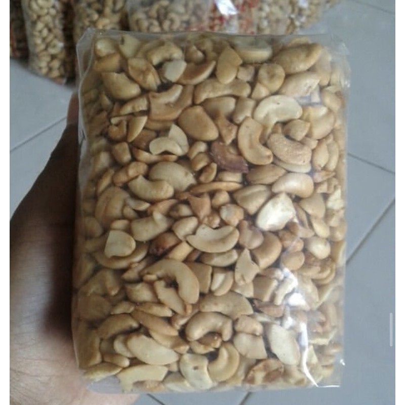 

Kacang Mete patahan/Mete Pecahan SUPER asli Wonogiri 1 Kg matang