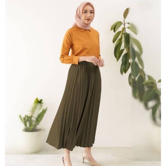 Giovanni Skirt by geulis giovani skirt geulis