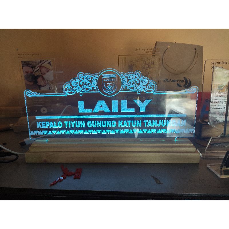 

papan nama meja Akrilik