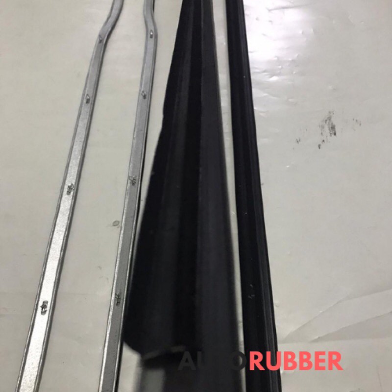 Karet Pelipit List Kaca Weather Strip Mitsubishi L300 Luar Dalam