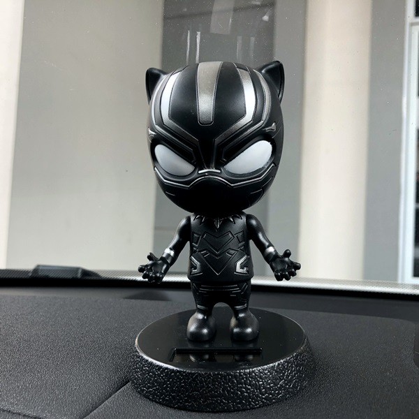 BLACK PANTHER SOLAR POWER Boneka Figure Miniatur Pajangan Mobil Goyang Kepala Shacking Head