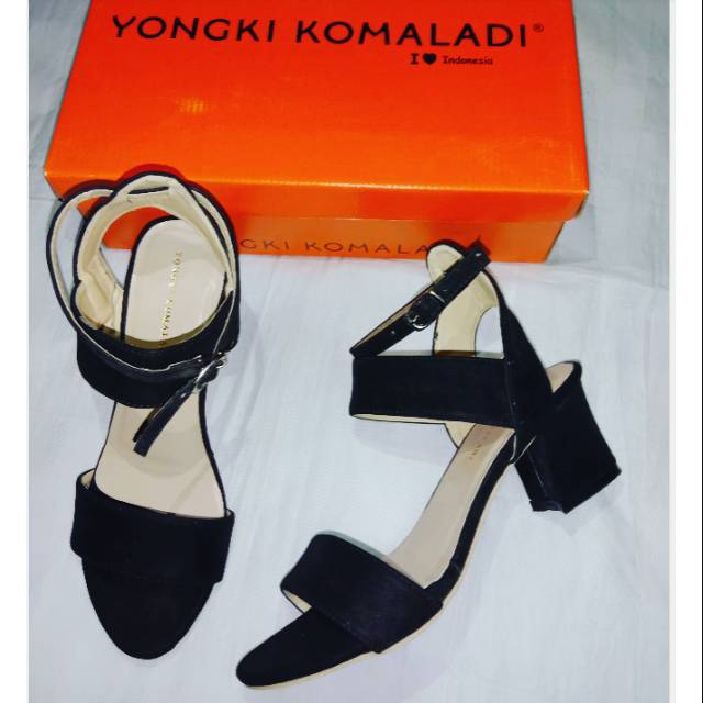 Heels hak tahu yongki komaladi