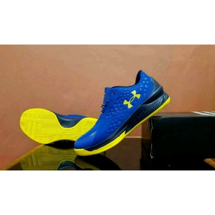 sepatu under armour shopee
