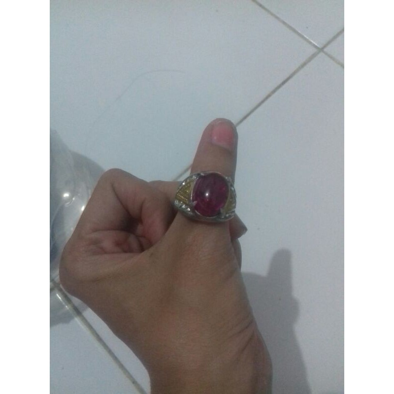 cincin batu merah delima
