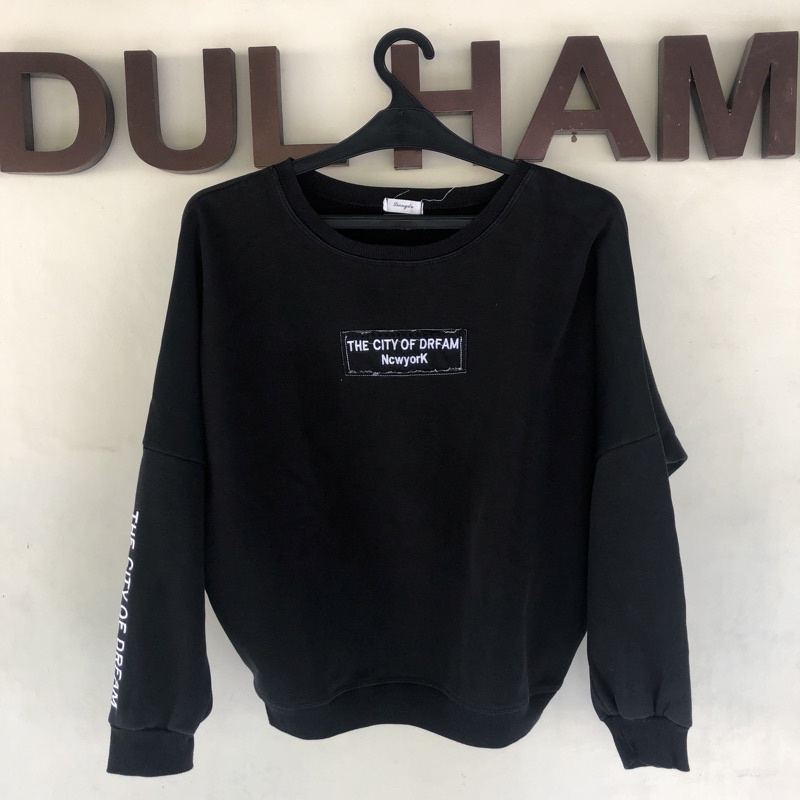 preloved crewneck hitam