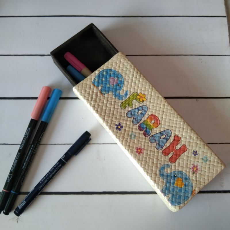 

kotak pensil decoupage