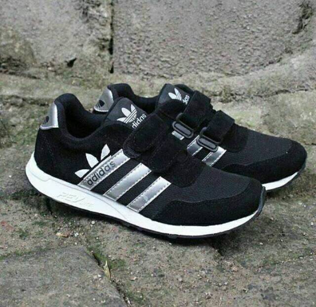 Sepatu sekolah anak SD/sepatu sekola adidas /black white