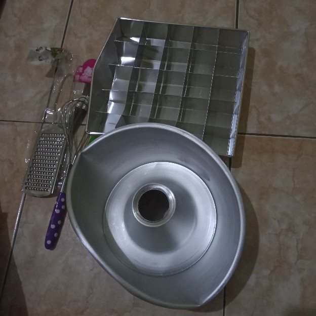 Paket Komplit Loyang Sekat 20x20/kocokan Telur/parutan Keju/lemet/,kuas