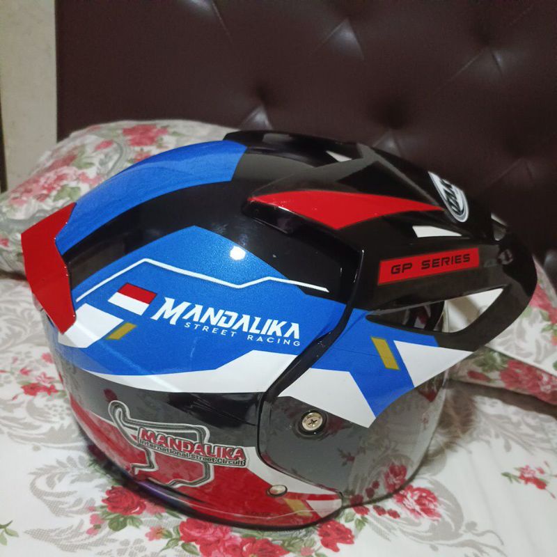 HELM MOTIP MANDALIKA