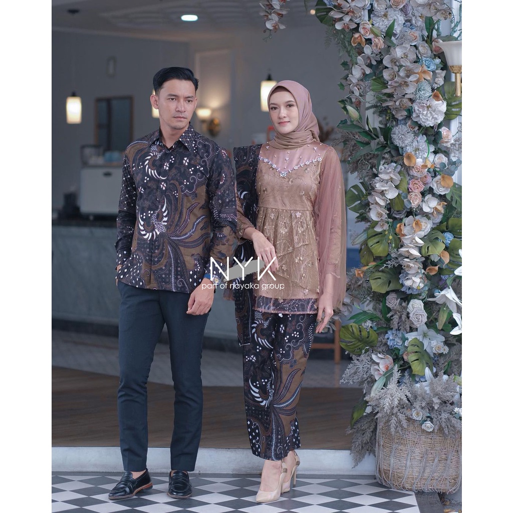 SET KEBAYA COUPLE ENVY | BATIK COUPLE MURAH | KEBAYA LAMARAN | KEBAYA MODERN | SARIMBIT BATIK BROKAT TILE MUTIARA | PAKAIAN COUPLE MECCA