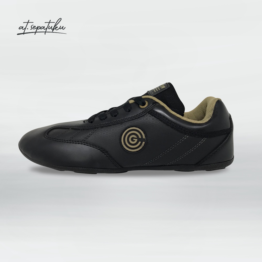 Sepatu Futsal / Sepatu Sneakers Hitam / Sepatu Sport Weston - Cyclone Cream 37 - 40