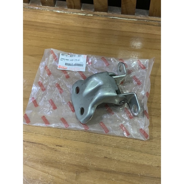 Engsel Pintu Hinge Assy Atas Depan Kanan Avanza Xenia 68710-BZ010-001