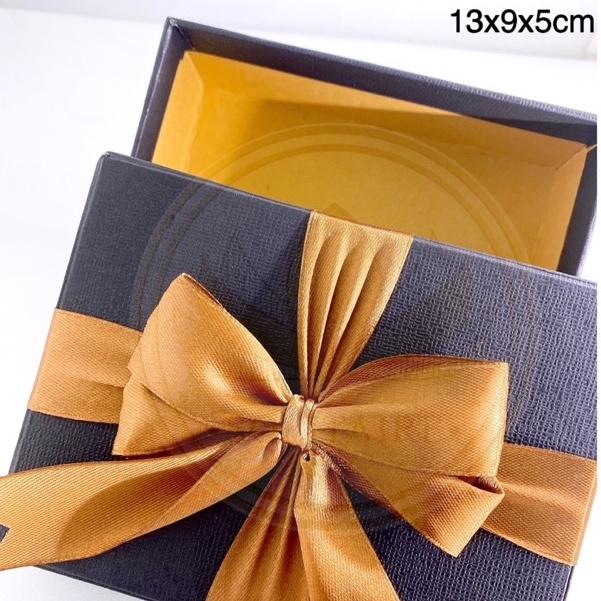

Hampers / gift box / hard box / kotak kado hadiah LM logam mulia ANTAM UBS LOTUS ARCHI HRTA/souvenir