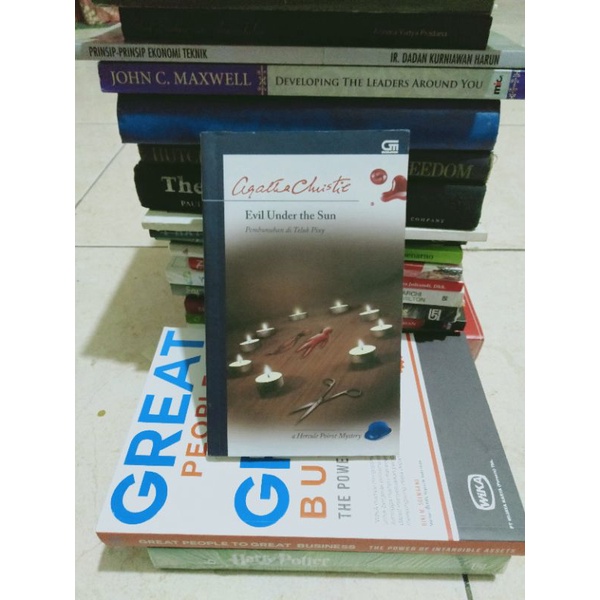 ORI BUKU AGATHA CHRISTIE PEMBUNUHAN DI TELUK PIXY