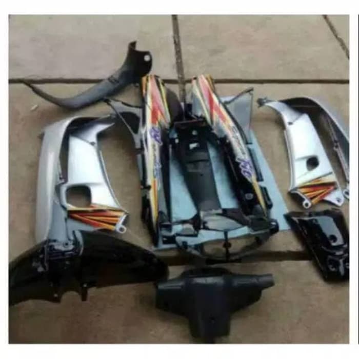 Full set body Honda Supra fit lama warna silver Hitam plus striping