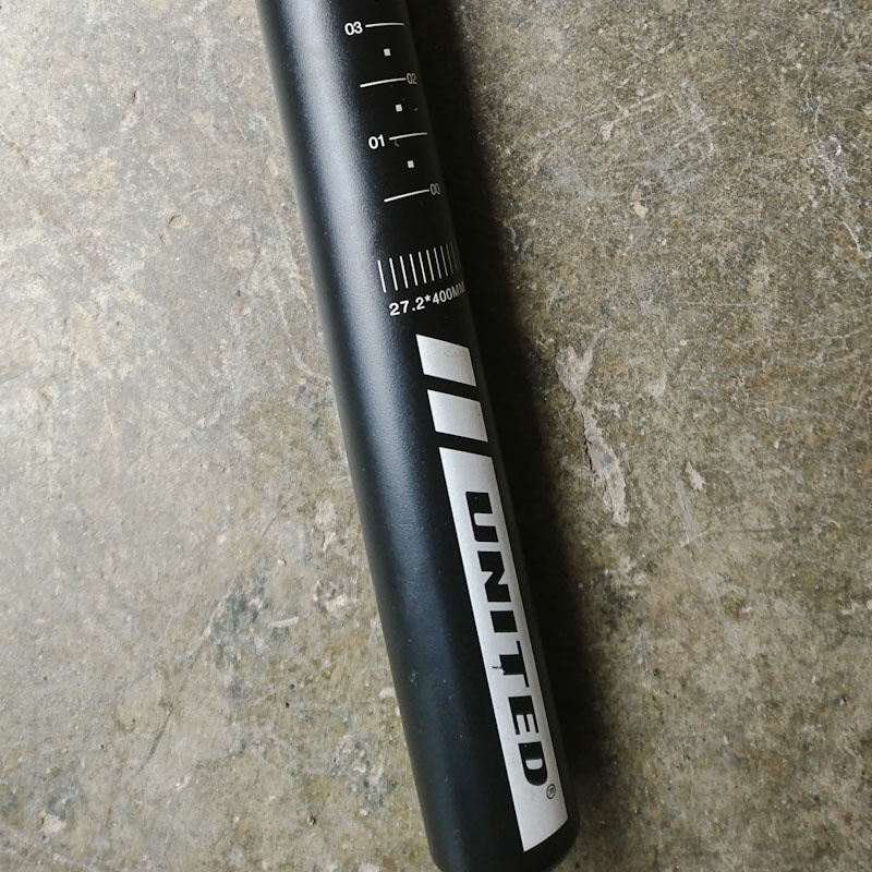 Seatpost Tiang Sadel United 27.2 Panjang 400 mm Hitam Alloy