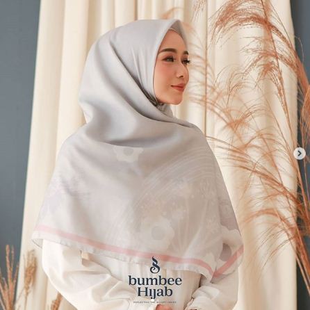 Voal printing Lasercut snowflakes size 115x115 - Bumbee_hijab