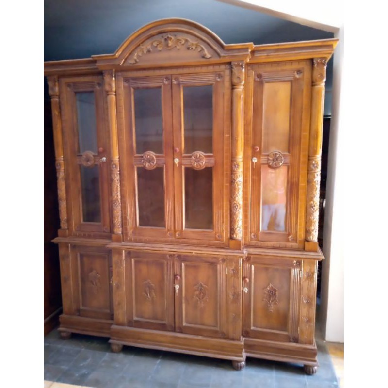 lemari hias ruang tamu/bufet pajangan  kaca 4 pintu kayu jati
